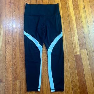 Athleta Salutation Stash Pocket 7/8 Tight